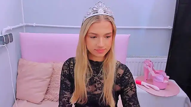 Snapshot of EvetteRose chatting on 01.18.26 EvetteRose online show from 01.18.26