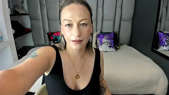 Charlot milf online show from 11.08.25