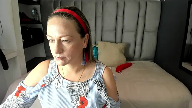 Charlot milf online show from 11.17.25