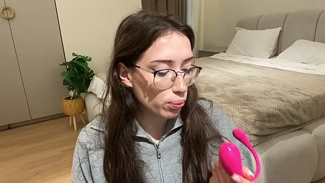 Kelly Berry   online show from 09.29.25