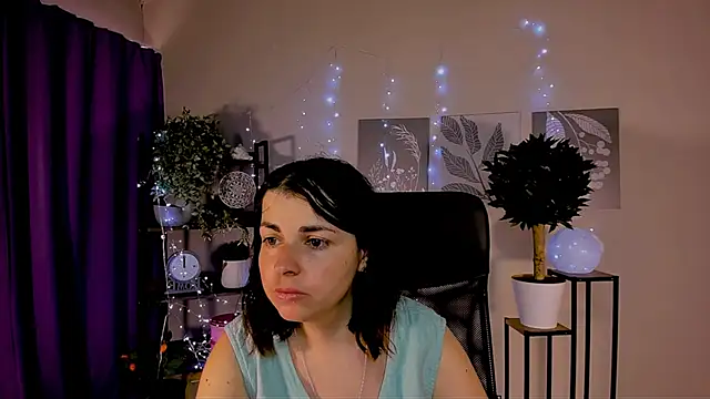 Snapshot of MartaEdams chatting on 05.18.26 MartaEdams online show from 05.18.26