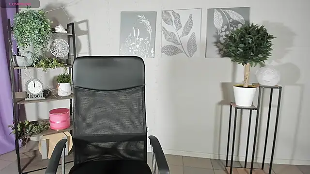 Snapshot of MartaEdams chatting on 06.23.26 MartaEdams online show from 06.23.26