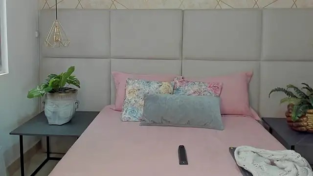 SamayRyann online show from 04.15.26