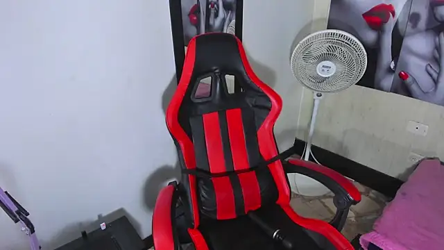 Snapshot of miaa_scott7 chatting on 10.07.25 miaa scott7 online show from 10.07.25