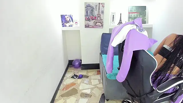 Snapshot of miaa_scott7 chatting on 10.10.25 miaa scott7 online show from 10.10.25