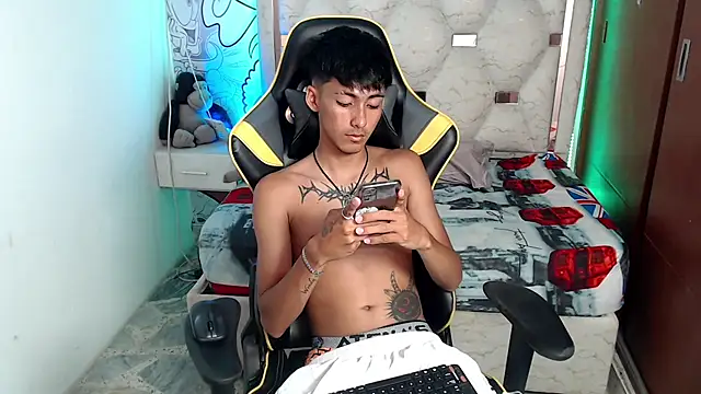 Snapshot of yiisu_ chatting on 10.02.25 yiisu online show from 10.02.25