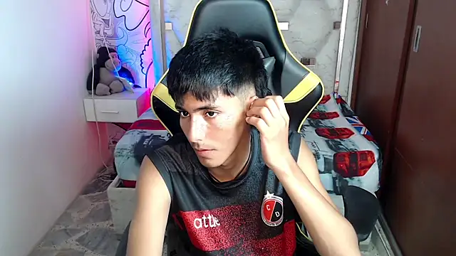 Snapshot of yiisu_ chatting on 10.03.25 yiisu online show from 10.03.25