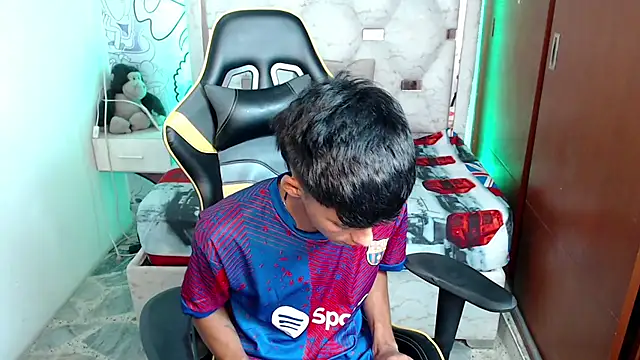 Snapshot of yiisu_ chatting on 10.04.25 yiisu online show from 10.04.25