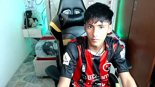 Snapshot of yiisu_ chatting on 10.07.25 yiisu online show from 10.07.25