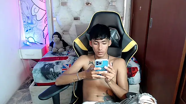 Snapshot of yiisu_ chatting on 10.10.25 yiisu online show from 10.10.25