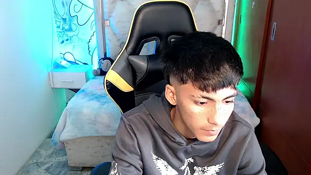 Snapshot of yiisu_ chatting on 10.18.25 yiisu online show from 10.18.25