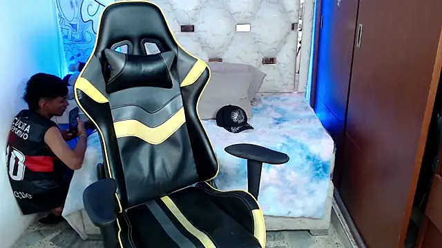 Snapshot of yiisu_ chatting on 10.27.25 yiisu online show from 10.27.25