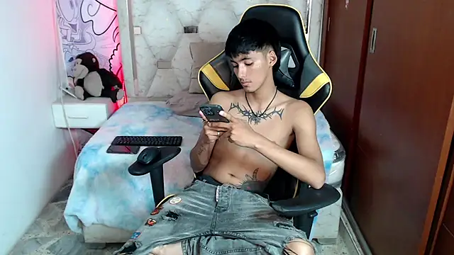 Snapshot of yiisu_ chatting on 10.31.25 yiisu online show from 10.31.25