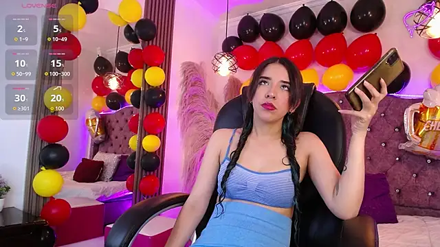 Amara Davis online show from 10.06.25