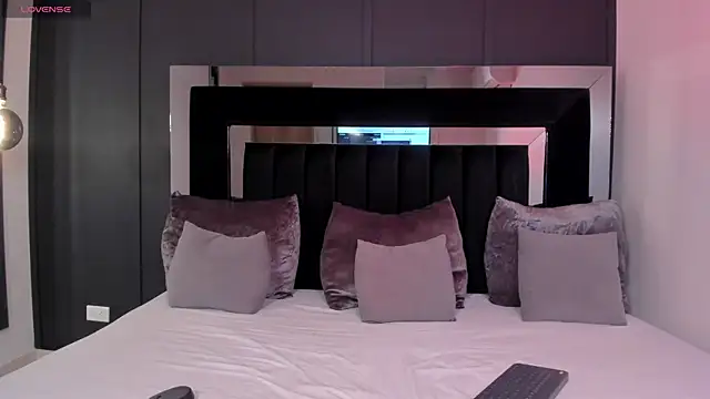 sofiaa brown online show from 11.12.25