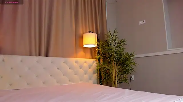 Snapshot of Skelerata chatting on 10.12.25 Skelerata online show from 10.12.25