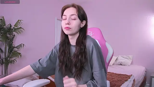 Snapshot of Skelerata chatting on 10.13.25 Skelerata online show from 10.13.25