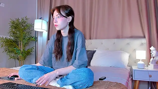 Snapshot of Skelerata chatting on 10.19.25 Skelerata online show from 10.19.25