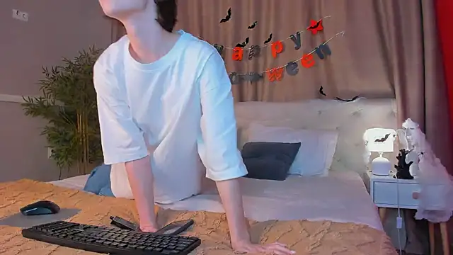 Snapshot of Skelerata chatting on 10.25.25 Skelerata online show from 10.25.25