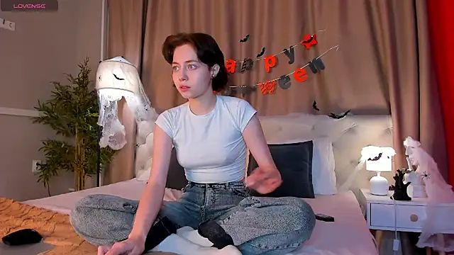 Snapshot of Skelerata chatting on 10.26.25 Skelerata online show from 10.26.25