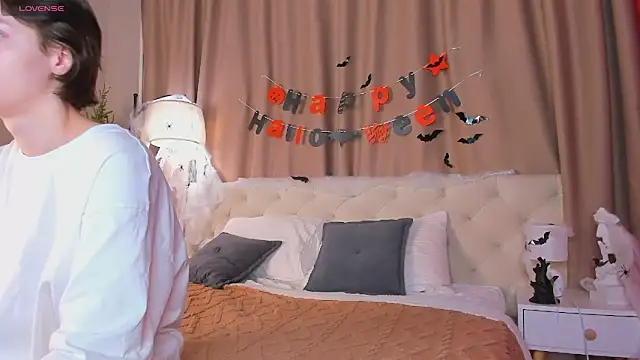 Snapshot of Skelerata chatting on 10.30.25 Skelerata online show from 10.30.25