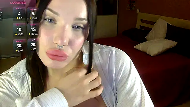 Snapshot of Cassie_Pinkkk chatting on 10.20.25 Cassie Pinkkk online show from 10.20.25