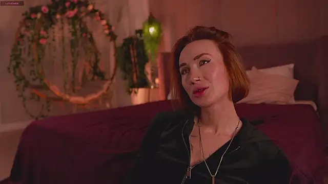 Serena Waldarf online show from 11.11.25