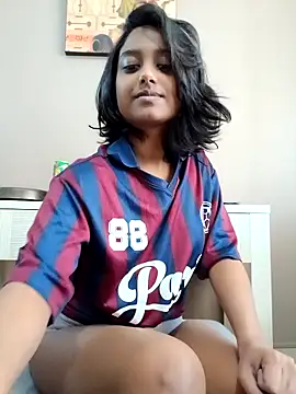 Snapshot of littlemissdevil69 chatting on 10.21.25 littlemissdevil69 online show from 10.21.25