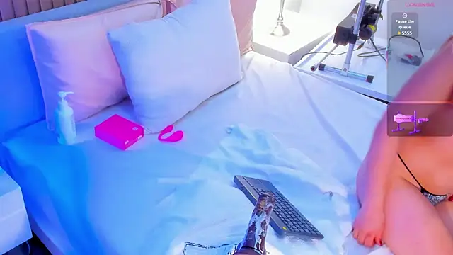 Snapshot of Amara_melodi chatting on 10.25.25 Amara melodi online show from 10.25.25