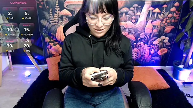 LunaBunny8 online show from 11.04.25