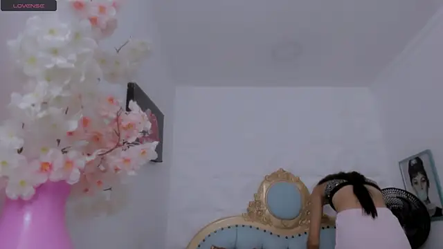 eimy skinny  online show from 10.28.25