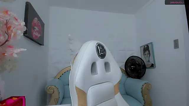 eimy skinny  online show from 10.31.25