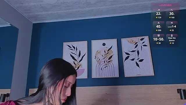 Snapshot of SarahMiler_ chatting on 09.11.25 SarahMiler online show from 09.11.25