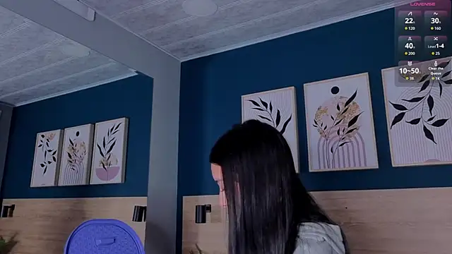 Snapshot of SarahMiler_ chatting on 09.15.25 SarahMiler online show from 09.15.25