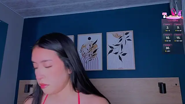 Snapshot of SarahMiler_ chatting on 09.23.25 SarahMiler online show from 09.23.25