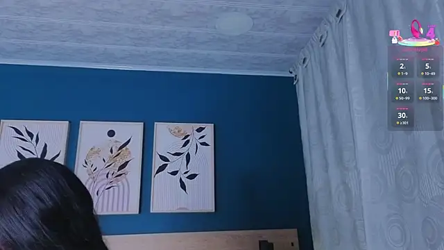 Snapshot of SarahMiler_ chatting on 09.25.25 SarahMiler online show from 09.25.25