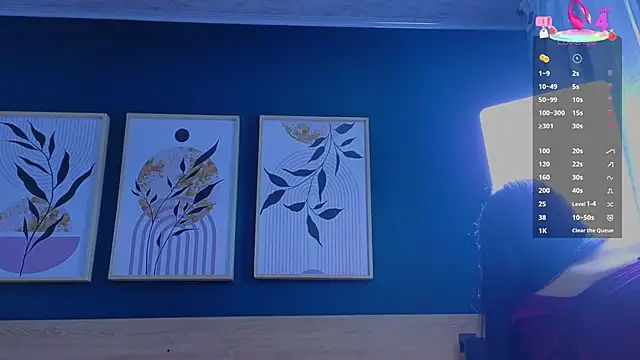 Snapshot of SarahMiler_ chatting on 10.03.25 SarahMiler online show from 10.03.25