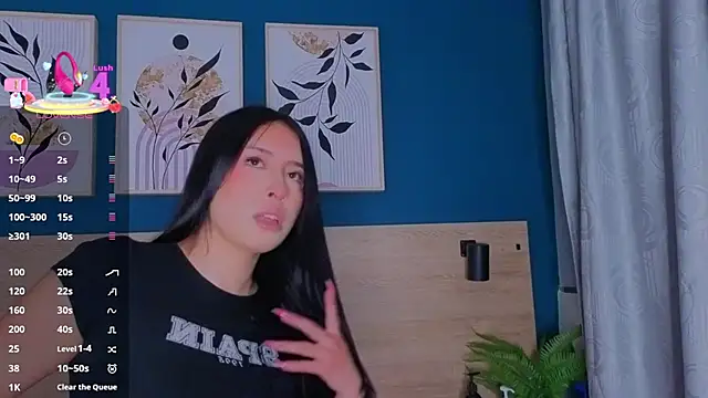 Snapshot of SarahMiler_ chatting on 10.06.25 SarahMiler online show from 10.06.25