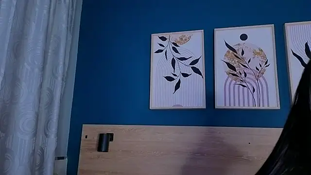 Snapshot of SarahMiler_ chatting on 10.21.25 SarahMiler online show from 10.21.25