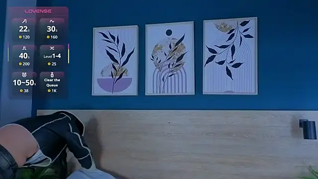 Snapshot of SarahMiler_ chatting on 10.24.25 SarahMiler online show from 10.24.25