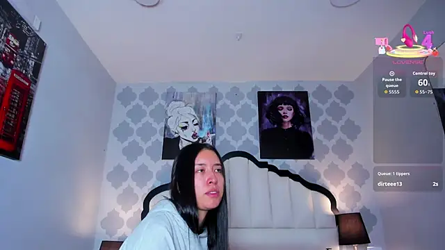 Snapshot of SarahMiler_ chatting on 11.09.25 SarahMiler online show from 11.09.25