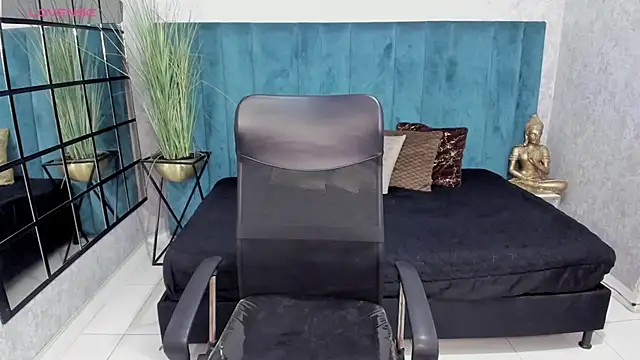 Snapshot of VictoriaaBlair chatting on 02.26.26 VictoriaaBlair online show from 02.26.26