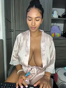 Mia sweet80 online show from 11.30.25