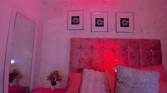 Maddy Mills online show from 12.15.25