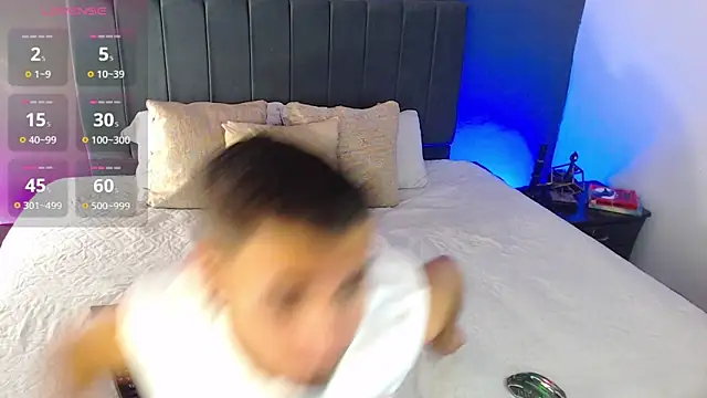 Snapshot of Toyboy_richard chatting on 01.06.26 Toyboy richard online show from 01.06.26