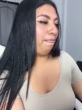 Snapshot of Issa_Santana chatting on 11.20.25 Issa Santana online show from 11.20.25