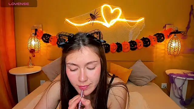 Snapshot of Tina_Porter chatting on 10.26.25 Tina Porter online show from 10.26.25