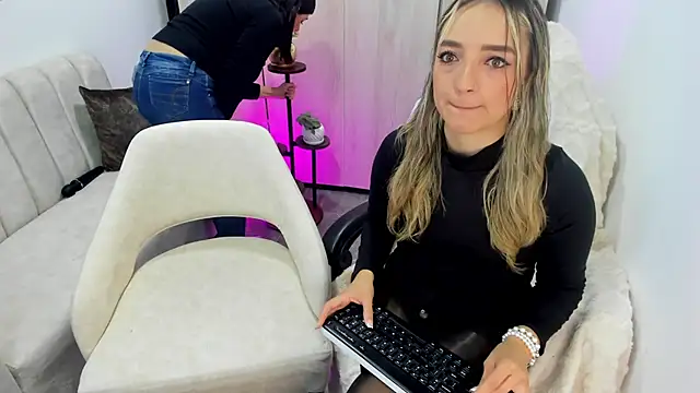 Snapshot of Miss_Annye chatting on 11.01.25 Miss Annye online show from 11.01.25