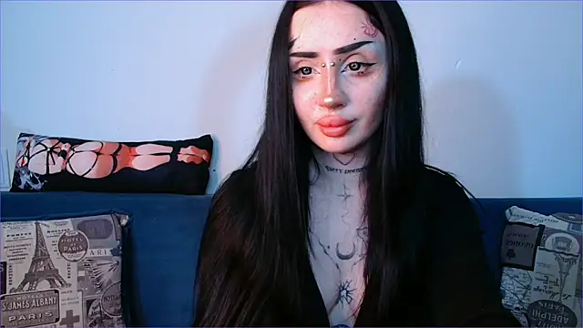 Snapshot of alisa_tattoogirl1 chatting on 10.04.25 alisa tattoogirl1 online show from 10.04.25