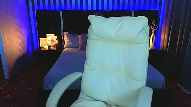 Neyla Charm online show from 10.11.25